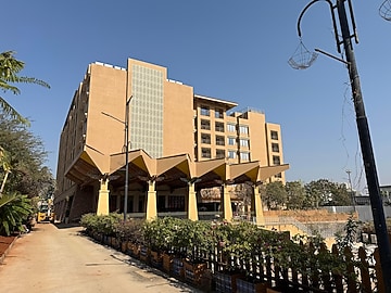 DE LUSH HOTEL PUNE